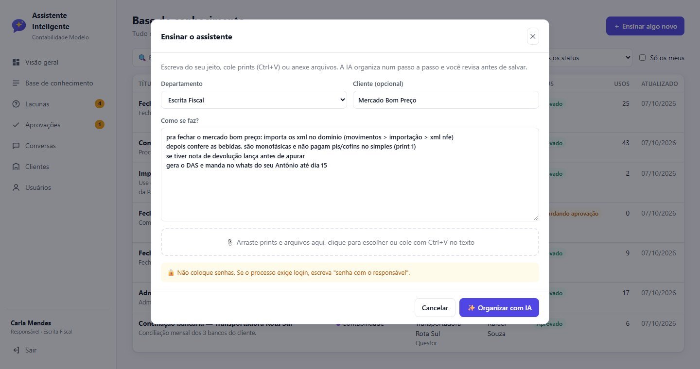 Janela Ensinar o assistente, com departamento, cliente e uma anotação informal de como fechar um cliente, pronta para a IA organizar.