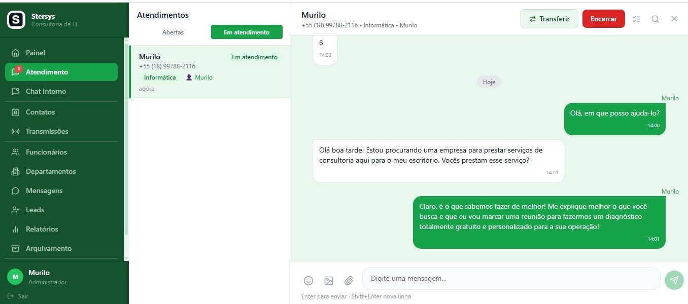 Tela de atendimento com a fila de conversas à esquerda e a conversa aberta com o cliente à direita.
